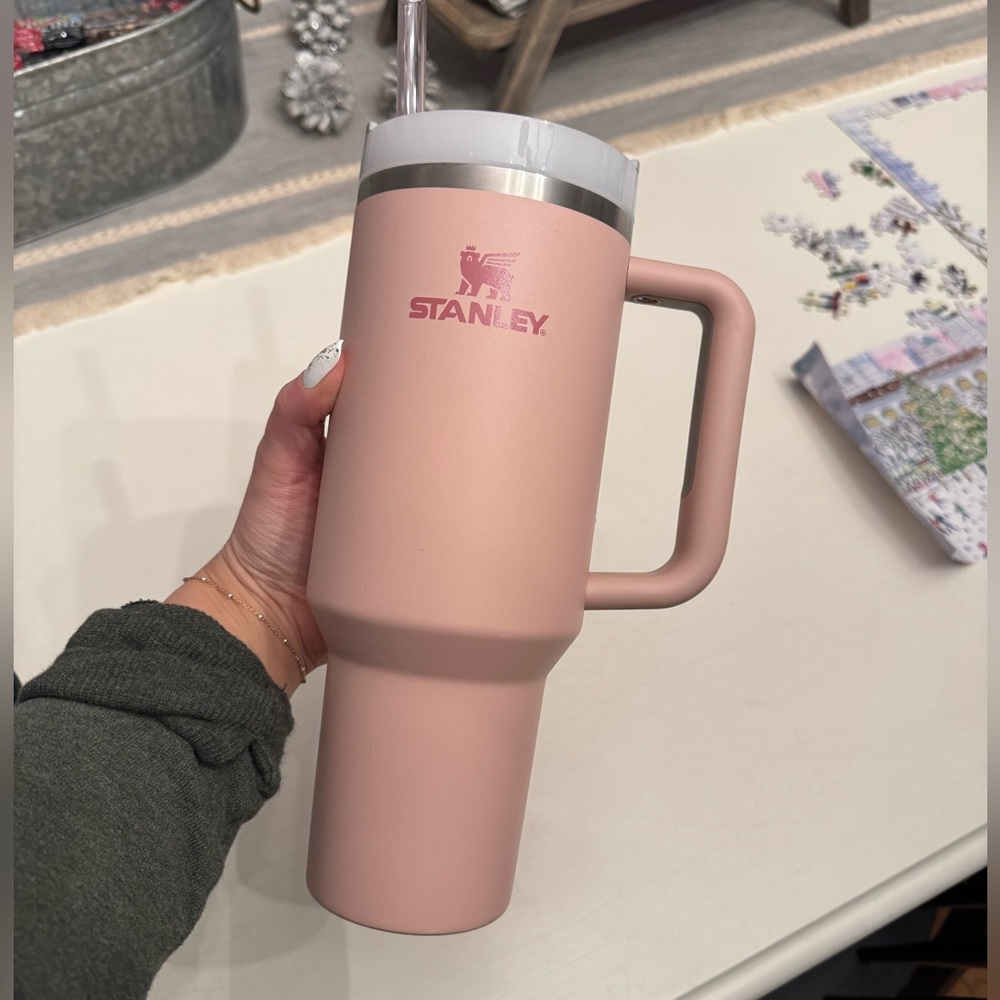 Pink dusk 40 oz Stanley